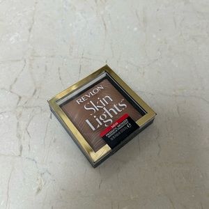 ✨Revlon skin lights bronzer in shade 115 sun kisses beam✨